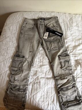 Men’s Gray Distressed Cargo stacked jeans